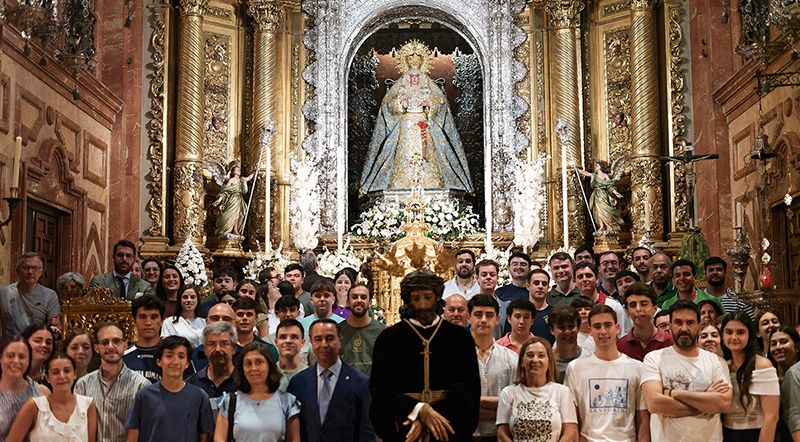 Un centenar de hermanos de la Macarena peregrinan a Madrid para participar en el encuentro con el Papa León XIV
